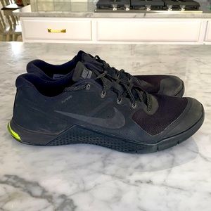 Mens Nike Metcon 2 Size 13 - Black with neon heel accent